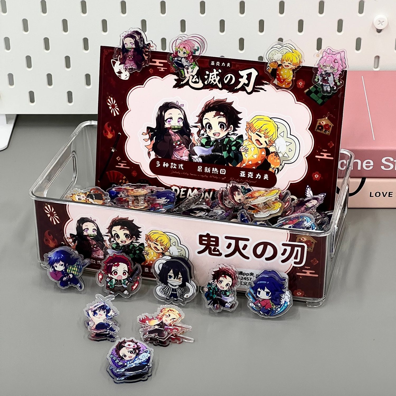 Volledige doos met Demon Slaye - Anime Merchandise Demon Slayer recensie en prijs